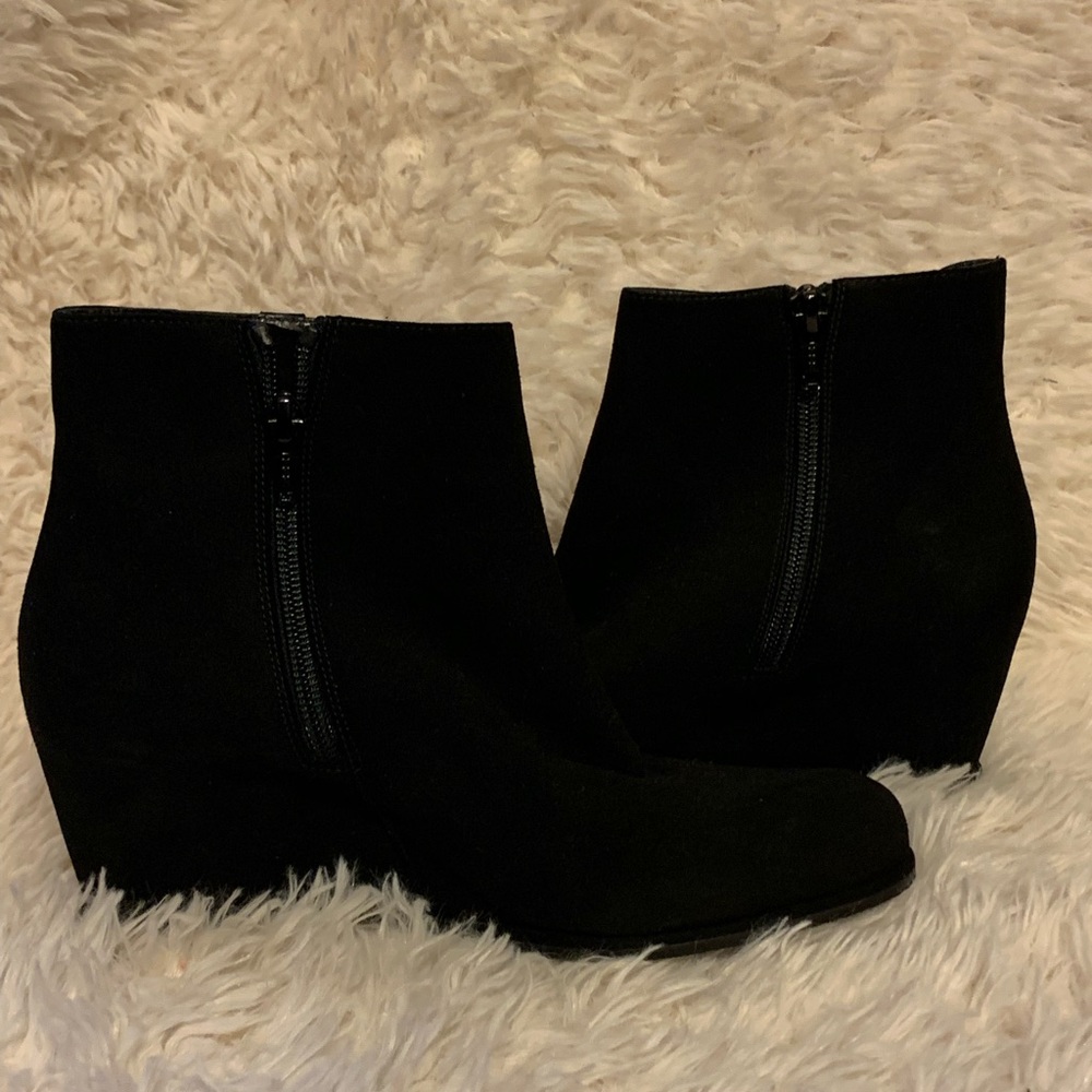 Stuart Weitzman Booties Size 6.5!!! - image 4